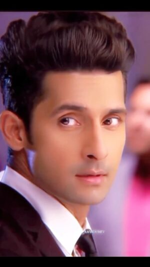 Ravi Dubey Instagram - mera vishvas hai poora karishmey ho vi sakde ne
jo pathar banke baithiyan si moortiyan gaun lagiyan ne
main pehlan suniyan ni si jo awaazan aaon laggiyan ne
#parindey