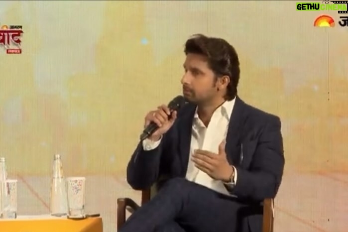 Ravi Dubey Instagram - Yesterday at the @dainikjagrannews conclave ..Uttar Pradesh is rising as a force to reckon with under the leadership of hon’ble CM @myogi_adityanath ji and with the guidance of @official.anuragthakur ji ..with multiple film cities and a solid ecosystem for filmmakers we are sure to see many nuanced stories from the great land of uttar pradesh ..alongside my respected seniors @ravikishann ji and @vinod.bhanushali ji at the panel we discussed and proposed multiple subjects to make operations even more convenient for film / OTT and TV production including setting up one stop shops and Subsidies for TV production….. Deep gratitude to @connectnitinmishra ji Lucknow, Uttar Pradesh