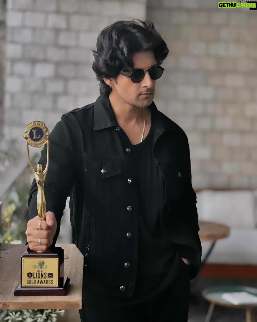 Ravi Dubey Instagram - one for Lakhan Leela Bhargava (Best Actor in An OTT show ) @lionsgoldawards @officialjiocinema @parinmultimedia