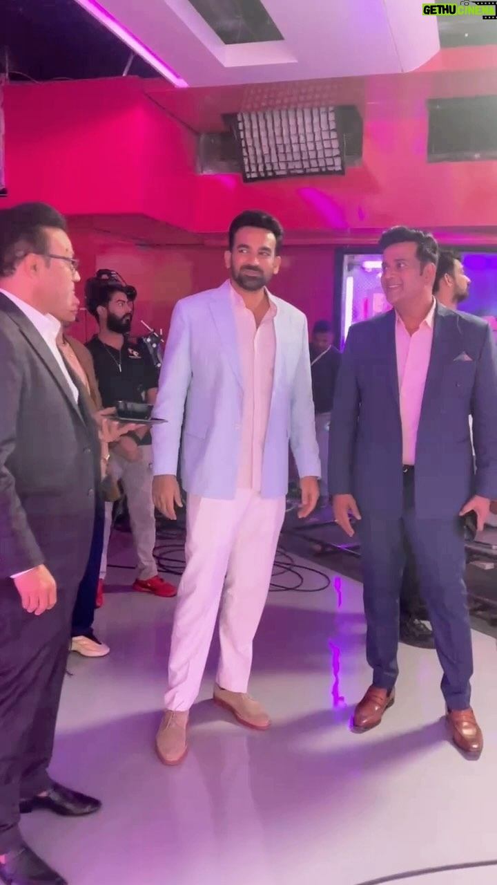Ravi Kishan - 239.6K Likes - देख रहा है भोजपुरिया जहान
फिर से शुरू है आईपीएल का घमासान
#iplonjiocinema #ravikishan
#IPL_BhojpuriaBhaukaal2.0 #bhojpuriabhaukaal2.0 #rcbvscsk #viratKohli #dhoni #ipl2024
