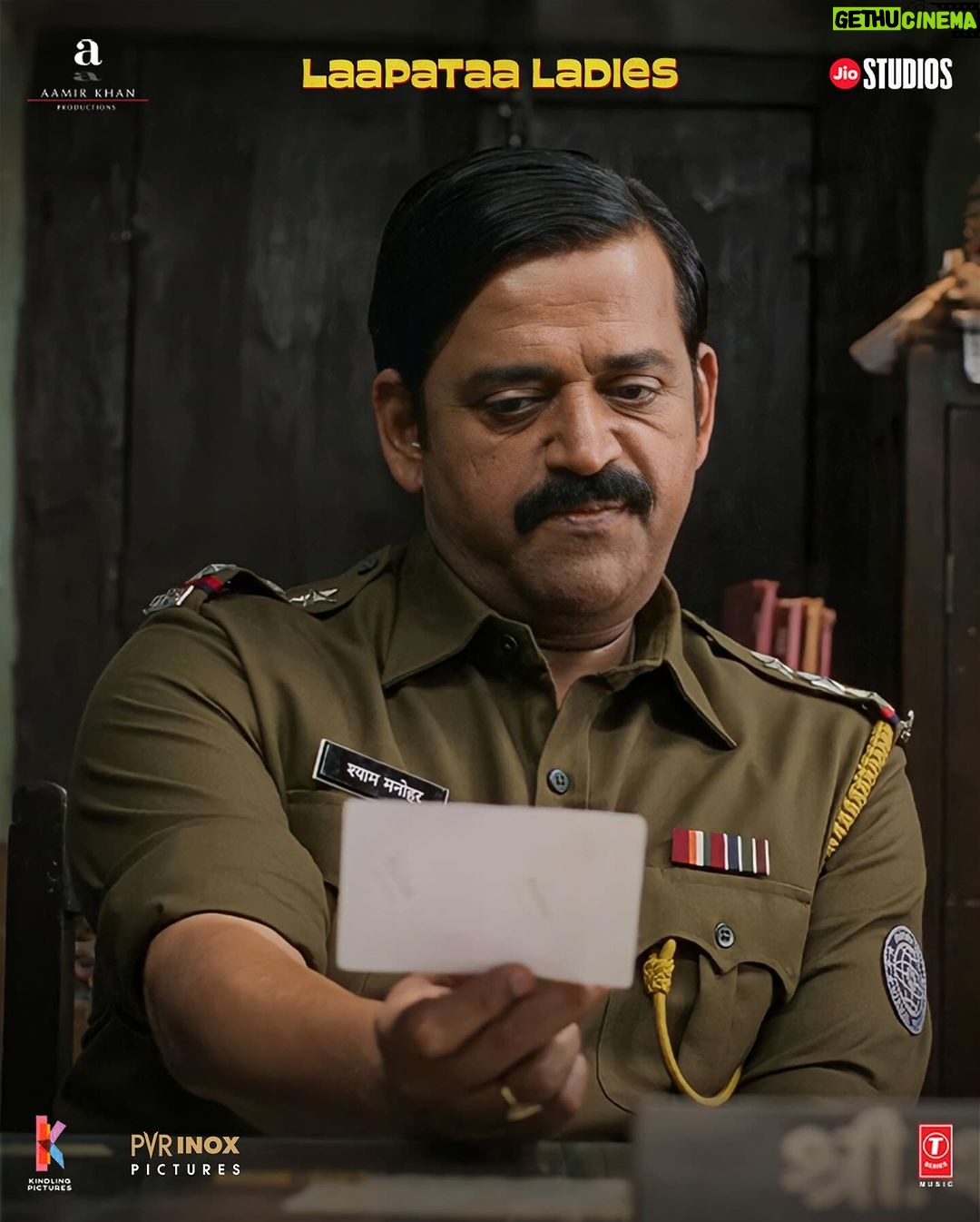 Ravi Kishan Instagram - Just leaving these here, context ke liye #LaapataaLadies ka trailer zarur check out karein😌 @nitanshigoelofficial @pratibha_ranta @ss_this_side @chhaya.kadam.75 @ravikishann #Aamirkhan @raodyness #JyotiDeshpande @aamirkhanproductions @kindlingindia @officialjiostudios @tseries.official @bookmyshowin @pvrpictures #BiplabGoswami @snehadesaiofficial @ramsampathofficial @swanandkirkire @prashantpandeyofficial @divynidhisharma @shreyaghoshal @arijitsingh @sukhwindersinghofficial @sonamohapatra