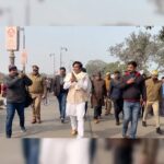 Ravi Kishan Instagram – आज नौका विहार पर युवाओं को यातायात नियमों के प्रति जागरूक करने हेतु विद्यार्थियों द्वारा मानव श्रृंखला बना कर जागरूक किया गया।

एवं ट्रैफिक नियमों का पालन करने हेतु शपथ ग्रहण कराया गया |

#trafficawarenessdrive #gorakhpur #ravikishan