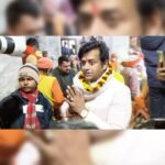 Ravi Kishan Instagram – आज मकर संक्रांति (खिचड़ी) के पावन अवसर पर  शिवावतारी महायोगी गुरु श्री गोरखनाथ जी को खिचड़ी चढ़ाई।

सामाजिक समरसता को समर्पित इस महापर्व के अवसर पर गुरु श्री गोरखनाथ जी से चराचर जगत के कल्याण हेतु प्रार्थना की। यह पर्व सभी के जीवन में खुशियों का संचार करें तथा हर घर-आँगन में सुख, शांति व समृद्धि आए, यही प्रार्थना है।

#makarsankranti #2024 #gorakhpur #gorakhnathmandir #ravikishan