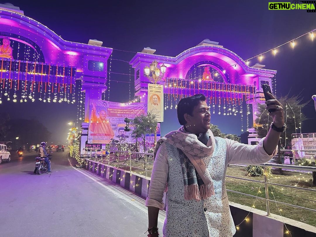 Ravi Kishan Instagram - #gorakhpurmahotsav2024 #gorakhpur #festival #bhojpurireels #bpraak #cultural #cinema #kathakdancer #rangmanch #theater