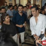 Ravi Kishan Instagram – 🎬 Dive into the gripping world of courtroom drama with #MaamlaLegalHai starring @ravikishann 💯. Don’t miss the trending sensation only on Netflix. 

@netflix_in @poshampa_pictures @eightypackabs 
#RahulPandey
@khannasaurus @golaniamit @chhotathalaiva @ravikishann @nailaagrewal @ekthapatiger @anantvjoshi @iyashpalsharma @tanviazmiofficial @amyth__ @bijjugkalaa @natakwaala @kumaar_saurabh @anjumbatra @kunalaneja53 @shubhshivdasani @kanishkamehta @vaibhav_vishant @milind_jog @neeraj.singh.7355 shekharpraja @prynkamundada @nilotpalbora_music @sarit_sc

 
#RaviKishann #CourtroomDrama #NetflixOriginal #MustWatch #TrendingNow