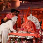 Ravi Kishan Instagram – आज अयोध्या धाम में श्री राम लला की प्राणप्रतिष्ठा के ऐतिहासिक अवसर पर आयोजित अमृत महोत्सव एवं श्री हनुमत महायज्ञ में सम्मिलित हुआ एवं पद्मविभूषण तुलसी पीठाधीश्वर जगतगुरु श्री रामभद्राचार्य जी एवं श्री धीरेंद्र कृष्ण शास्त्री जी ( बागेश्वर धाम सरकार )से भेंट कर उनका आशीर्वाद प्राप्त किया ।

#ayodhaya #rammandirayodhya #amritmahotsav 
#rammandirpranpratishtha #rambhadracharyaji #bageshwardhamsarkar