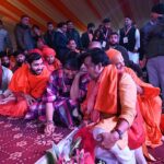Ravi Kishan Instagram – आज अयोध्या धाम में श्री राम लला की प्राणप्रतिष्ठा के ऐतिहासिक अवसर पर आयोजित अमृत महोत्सव एवं श्री हनुमत महायज्ञ में सम्मिलित हुआ एवं पद्मविभूषण तुलसी पीठाधीश्वर जगतगुरु श्री रामभद्राचार्य जी एवं श्री धीरेंद्र कृष्ण शास्त्री जी ( बागेश्वर धाम सरकार )से भेंट कर उनका आशीर्वाद प्राप्त किया ।

#ayodhaya #rammandirayodhya #amritmahotsav 
#rammandirpranpratishtha #rambhadracharyaji #bageshwardhamsarkar