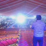 Ravi Kishan Instagram - ऐतिहासिक शाम world famous singer @bpraak भाई के साथ शानदार सैलाब गोरखपुर देवतुल्य जनता का !#gorakhpurmahotsav2024 🚩