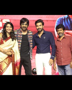 Ravi Teja Instagram - A memorable night with my #MattiKusthi fam❤️Enjoy our film in theatres from DEC 2nd! @rtteamworksofficial