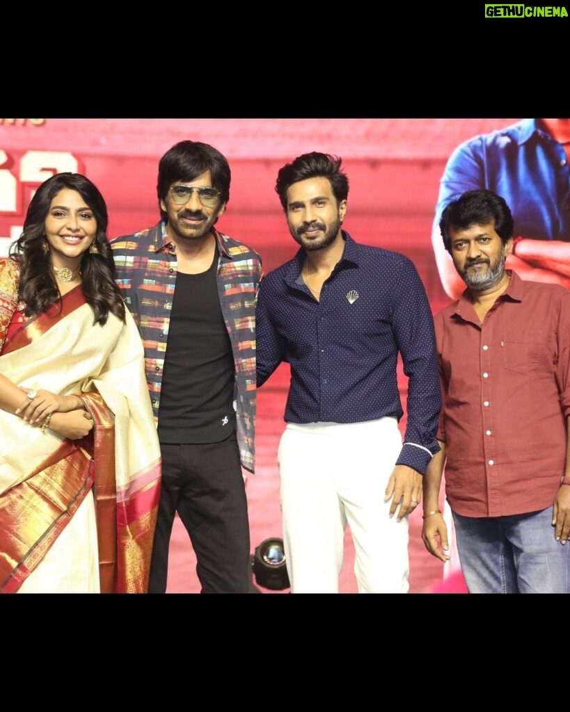Ravi Teja Instagram - A memorable night with my #MattiKusthi fam❤️Enjoy our film in theatres from DEC 2nd! @rtteamworksofficial
