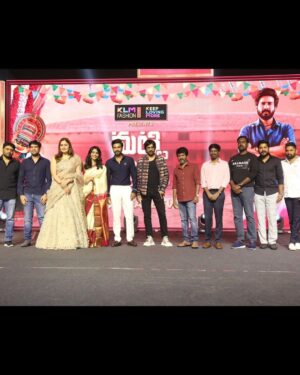 Ravi Teja Instagram - A memorable night with my #MattiKusthi fam❤️Enjoy our film in theatres from DEC 2nd! @rtteamworksofficial