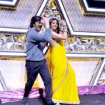 Ravi Teja Instagram - Hum toh Ek dum fidaa hain 💃🏻🕺🏻 aur aap? 😉 #InBetweenTakes #setlife #BTS #IGT #happysoul #EkDumEkDumHookStep
