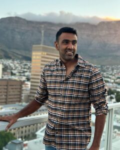 Ravichandran Ashwin Instagram - Name the mountain behind me⁉️⁉️🥳🥳