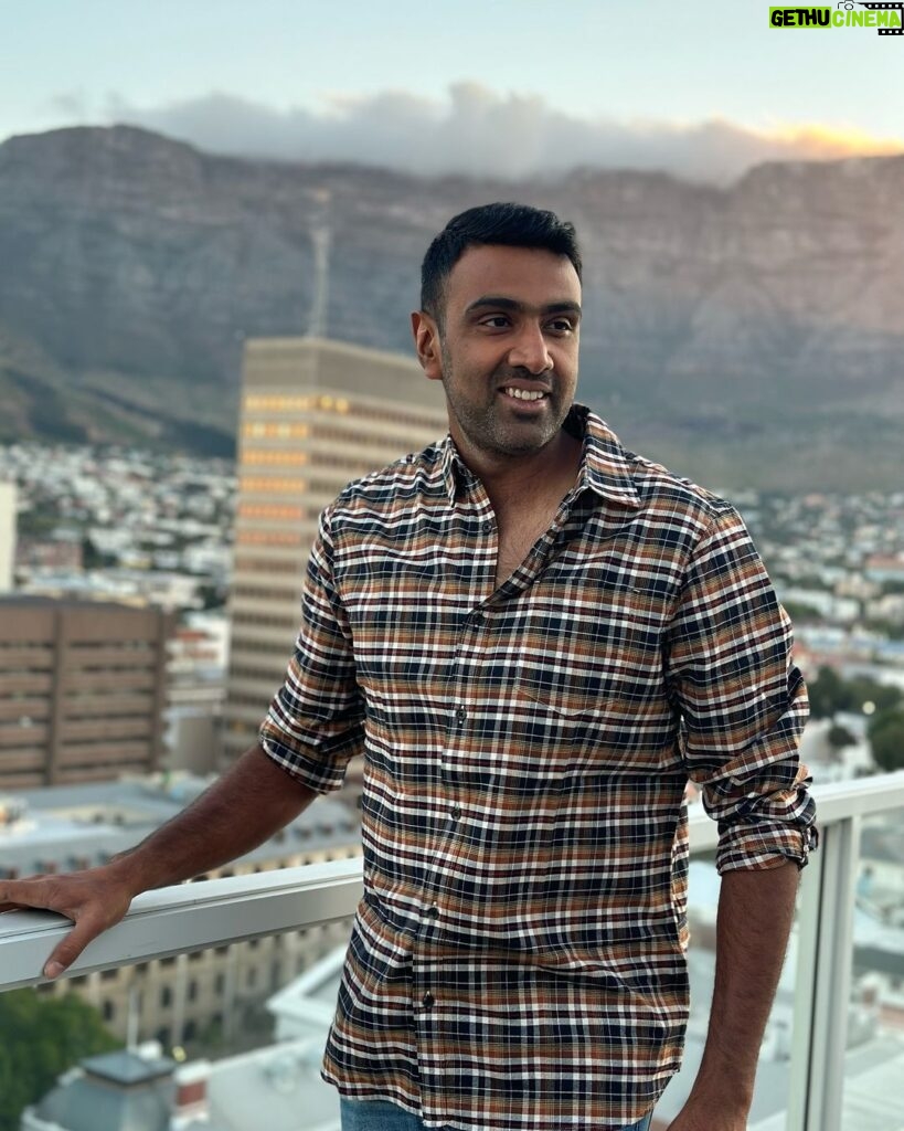 Ravichandran Ashwin Instagram - Name the mountain behind me⁉️⁉️🥳🥳