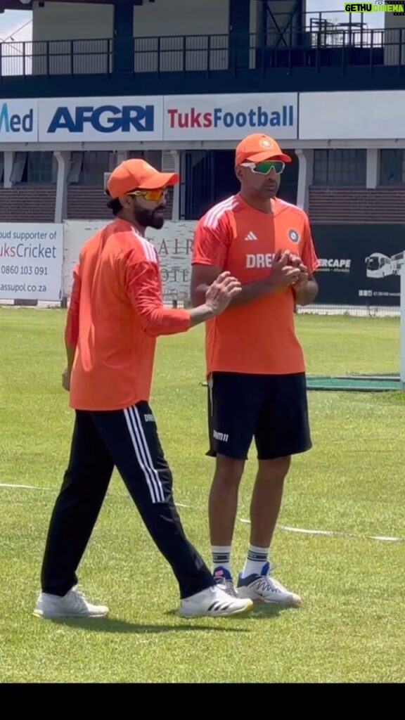 Ravichandran Ashwin Instagram - Ravi(Indiran) & Ravi(Chandran) 😂😂☺️ Picked this out from the captions suggested in yesterday’s post. Once again caption suggestions are welcome