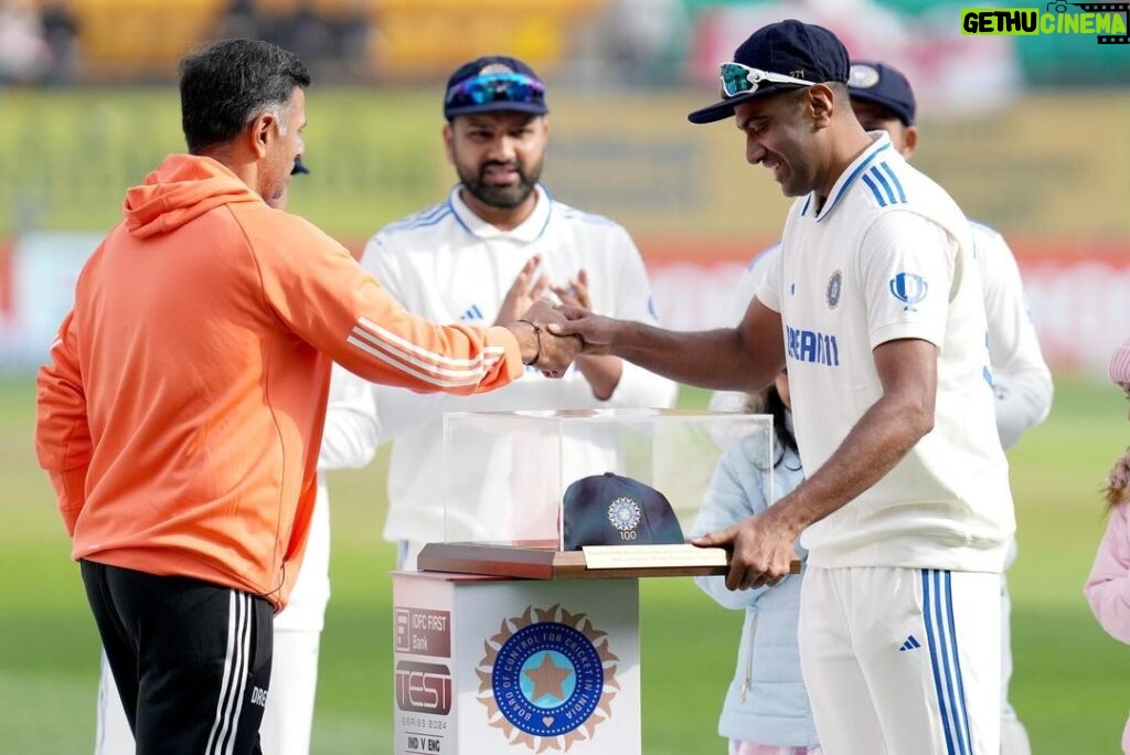 Ravichandran Ashwin Instagram - 💯 reasons to celebrate the moment! #TeamIndia Head Coach Rahul Dravid presents a special memento to @rashwin99 on the occasion of his 100th Test match 👏👏 #TeamIndia | #INDvENG | @idfcfirstbank