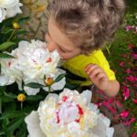 Ravshana Kurkova Instagram - …Из крохотных мгновений соткан дождь. Течет с небес вода обыкновенная. И ты, порой, почти полжизни ждешь, когда оно придет, твое мгновение… ❤️ (Р. Рождественский)