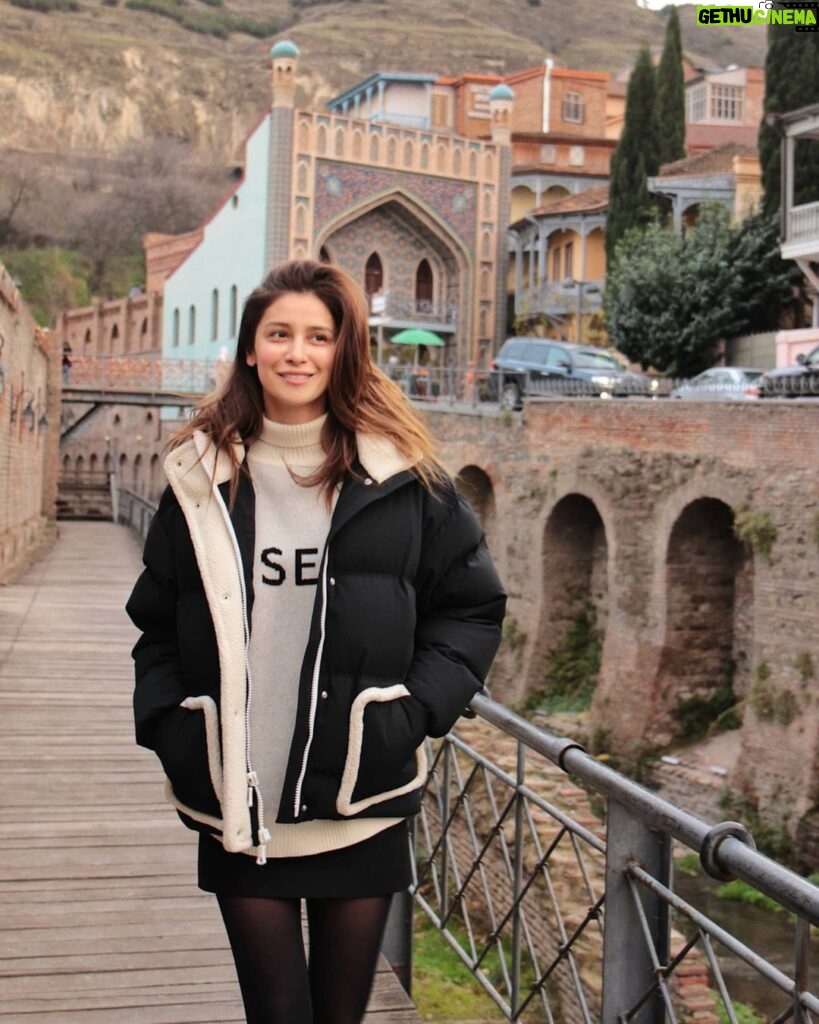 Ravshana Kurkova Instagram - Счастье - это сорваться в Грузию на три дня, бродить по улочкам, налопаться вкусняшек, купить колечко и картину. 🤗❤️. @soposoposopochka, обожаю, спасибо за этот день. თბილისი - Tbilisi