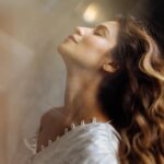 Ravshana Kurkova Instagram - 🎶💔“Both Sides Now” - Joni Mitchell 🎶 / Фото: @xenichez (асс. @tiana_fei ) Стиль: @karina_grigoriyants_ Волосы: @sozinovaiam Мейк: @yana_koptyakova