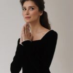 Ravshana Kurkova Instagram - Творчество - это болезнь души, подобно тому, как жемчужина есть болезнь моллюска. (Генрих Гейне 💔) / 📷: @godmodeph , 💇‍♀️: @sozinovaiam , 💄: @cyrilsozonov , 👗: @alenaakhmadullina Москва • Moscow