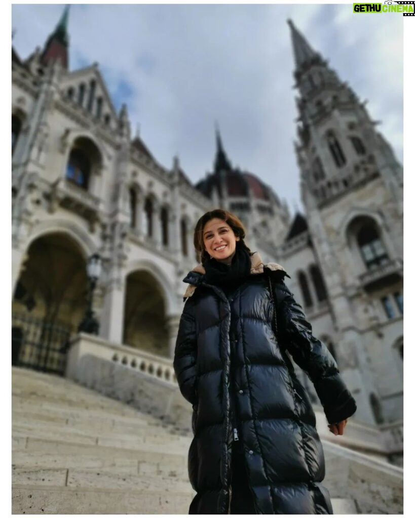 Ravshana Kurkova Instagram - Влюбилась в Будапешт. 💚🤗 Budapest, Hungary