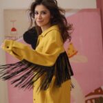 Ravshana Kurkova Instagram - "–... а магия дает крылья? – Любовь дает, – ответил орк, – два крыла – так и два любящих, с одним крылом не летают. – Почему? – Закон жизни..." (с.) / 📸: @godmodeph, 💇‍♀️: @sozinovaiam, 💄: @cyrilsozonov, 👘: @asomatav Москва • Moscow