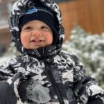 Ravshana Kurkova Instagram - О моих профессиональных достижениях уходящего года нам пусть расскажет год грядущий 😊, а я поделюсь, например, вот такими "итогами": у Гаспара уже 8 зубов! 🤭🥰 #праздниккаждыйдень Мы поздравляем С Наступающим, желаем всем в Новом Году побольше поводов для радости, богатырского здоровья, больших и маленьких шагов навстречу счастью, поставленным целям и новым победам! Ура! #2022 🤗❤️ Москва • Moscow