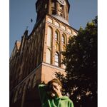 Ravshana Kurkova Instagram - Главное, что крылья в фокусе. 🌾💚🌾📷: @jullius.m Калининград • Kaliningrad
