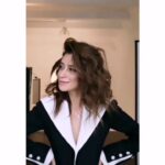 Ravshana Kurkova Instagram - Настроение кокетничать и воображать. 👻🙃 / #ChanelFineJewelry 💫 #N5