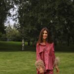 Ravshana Kurkova Instagram - Результаты очередного набега на книжный (спасибо за ваши рекомендации, кстати 🤗): Юкио Мисима / Жизнь на продажу. Алексей Варламов / Душа моя Павел. Абрахам Вергезе / Рассечение Стоуна. Элена Ферранте / Моя гениальная подруга. Эдит Ева Эгер / Выбор. Даниэль Канеман / Думай медленно... Решай быстро. Ирина Головкина (Римская - Корсакова) / Лебединая Песнь. Теперь надо решить, с чего начать 📚🤔. #книгадруг #делимся / 📸: @godmodeph , 💄: @yana_koptyakova , 💇‍♀️: @sozinovaiam , 👗: @a.ya_brand Москва • Moscow