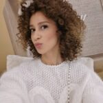 Ravshana Kurkova Instagram - Вот я надену два крыла и ближе ты... 😜 Total-look 🤍: @alenaakhmadullina Hairstyle 🥦: @wellahair_ru @titova0703 Make-up: @maxfactorrussia @russo_russo Photo: @daryaorlova #Кинотавр32 💫 Гранд Отель Жемчужина