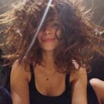 Ravshana Kurkova Instagram - Ну хорошо, допустим, про серьёзные кино-пробы мне рассказывать пока тут не велено, но что же мне мешает поделиться кудрями? 🤔. Оставлю их на память о сегодняшнем дне. 💕 #безфильтров Москва • Moscow
