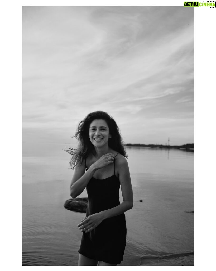 Ravshana Kurkova Instagram - Люблю утро за предвкушение нового дня, который не повторится. 🤗 / 📷: @jullius.m 💫 Sosnovyy Bor, Leningradskaya Oblast', Russia