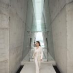 Ravshana Kurkova Instagram - Наша история получила ностальгическое звучание не только благодаря песне и новому клипу «Нежность» – первое знакомство с брендом ZARINA у меня состоялось в 2020 году (тогда я также стала лицом рекламной кампании 😊). И теперь, спустя несколько лет, мы снова вместе 💞🙃. Нежность, женственность, внутреннее спокойствие и благородность, которые транслирует бренд - очень импонируют и мне. Делюсь с вами своими самыми любимыми кадрами с нашей съемки, а для того, чтобы увидеть больше, в том числе и наш бэкстейдж, переходите на страничку @zarina_fashion 🤍🙌🏼