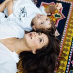Ravshana Kurkova Instagram - Как же быстро они растут… ♾️❤️❤️♾️ #бесконечнаялюбовь / @xenichez 🙏🏻🥰🙏🏻 @tianafei_mua , спасибо за съемку! /