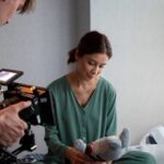 Ravshana Kurkova Instagram - Очень люблю «Контакт». И как зритель, и как часть прекрасной команды. С нетерпением жду 24 августа, когда на @premier_online стартует новый сезон нашего сериала. Отдельная благодарность и обожание всем, кто ждет эфира вместе с нами, надеюсь, порадуем. 🤗❤️ @sredaproduction @good_story_media