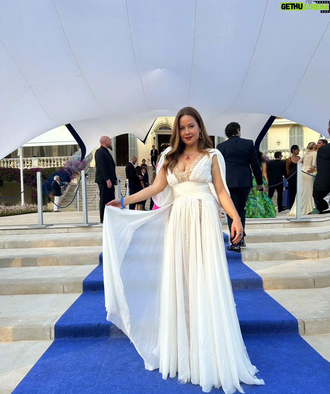Raya Abirached Instagram - A very special night at @amfar Thank you to my @redseafilm family for inviting me :) The Look: Gorgeous jewels by @bulgari #BvlgariHighJewelery Dress by @tonywardcouture Styled by @maissaazab & @sahar.m.azab The Glam: Makeup @charlottetilburyarabia @charlottetilbury Hair @ahmadhairstylistt Photos: @gettyimages Management @mad_solutions Hôtel du Cap-Eden-Roc