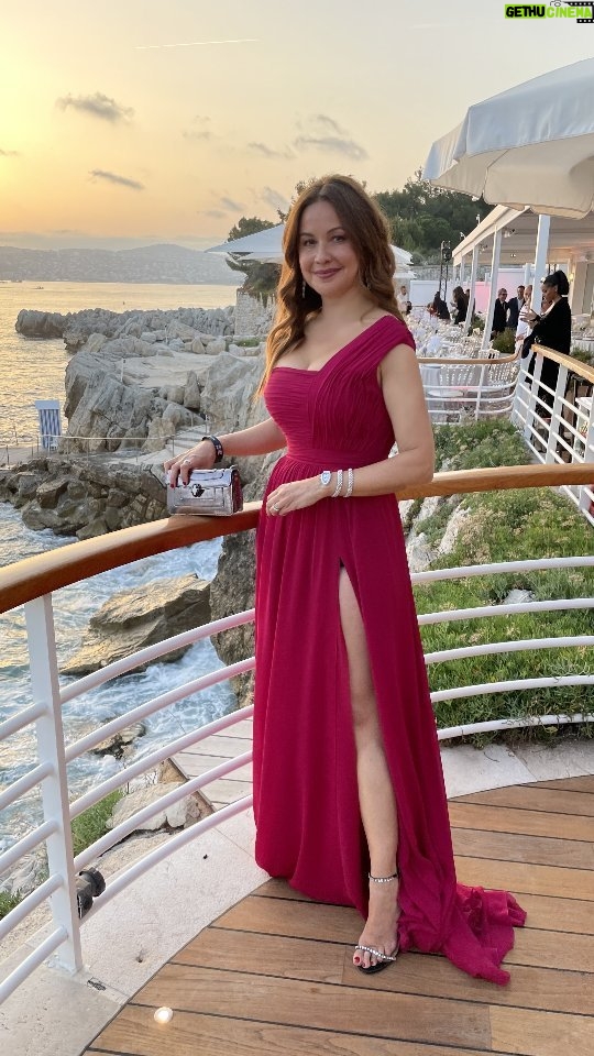 Raya Abirached Instagram - Wrapping up the year with some of my favorite 2022 looks👗 Shout out to my regulars, thank you and love you! ✨ Always in @bulgari #StyledByCed @cedrichaddad @zuhairmuradofficial @maisonvalentino @georgeshobeika And thank you to every new person and brand i worked with this year! I hope i didn't forget to tag anyone! Much appreciation to all!