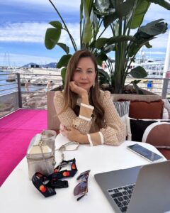 Raya Abirached Instagram - All the beautiful talented arabic girls 🩷🩷🩷🩷 And Mo's watchfull eye :) @festivaldecannes Cannes Film Festivals