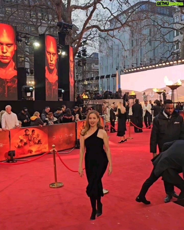 Raya Abirached Instagram - Biggest premiere i have attended in a long time! @dunemovie @warnerbrosme Leicester Square