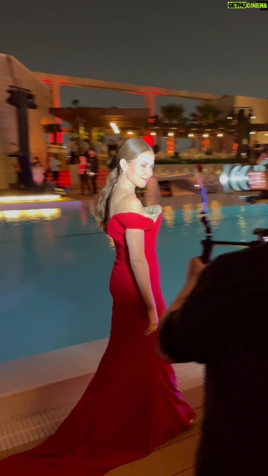 Raya Abirached Instagram - Unposted from a while ago ❤️ Question: What colour would you guys suggest for my Oscar dress this year? Red? Purple? Black? Blue?