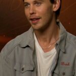 Raya Abirached Instagram - Team Austin or Team Timothée? Timothée reel is tomorrow and of course the full episode is on shahid https://shdl.ink/0SjngU @dunemovie @mbc2insta @warnerbrosme @austinbutler @tchalamet #duneparttwo