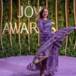 Raya Abirached Instagram - Ton Sur Ton 💜💜💜 Thank you all for the love last night! #JoyAwards @bulgari @maisonvalentino @cedrichaddad @georgeselmendelek @ranim.alturki Riyadh, Saudi Arabia