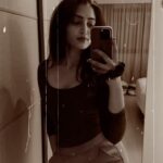 Reba Monica John Instagram - December vibe 🦋✨ #sweaterweather #december #mostwonderfultimeoftheyear