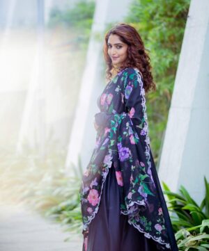 Reba Monica John Instagram - Your girl next door 🫶

Styled by @stylebyannapurna 
Outfit @anushareddy.couture 
Hair @prakash_kasara 
Photography @they_call_me_keshu 
MU yours truly ⭐️