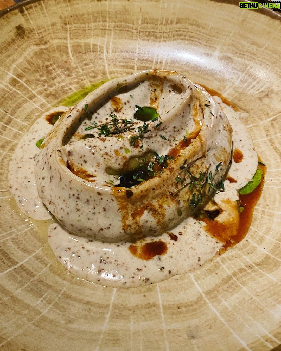 Reba Monica John Instagram - Dubai- nothing short of a dreamy city! I look forward to coming here each time but this time with my fam cause I wanted them to feel that contagious energy this place has to offer! The food here? God, to die for! I had some of the best Italian, Japanese food on this trip! Yummm Also, I must admit, This trip wouldn’t have been possible without @pickyourtrail and their meticulous planning cause I suck at making itineraries and that’s exactly why I needed them! They made it absolutely hassle free especially cause I wanted to make my mums birthday extra special! So thank you guys, for helping me make some wonderful memories 🫶✨ #dubai #blacklove #holidaywithfamily #birthdaysurprise #bestfood #pickyourtrail #hasslefreeholidays #pickyourdubaitrail Marriott Resort Palm Jumeirah Dubai