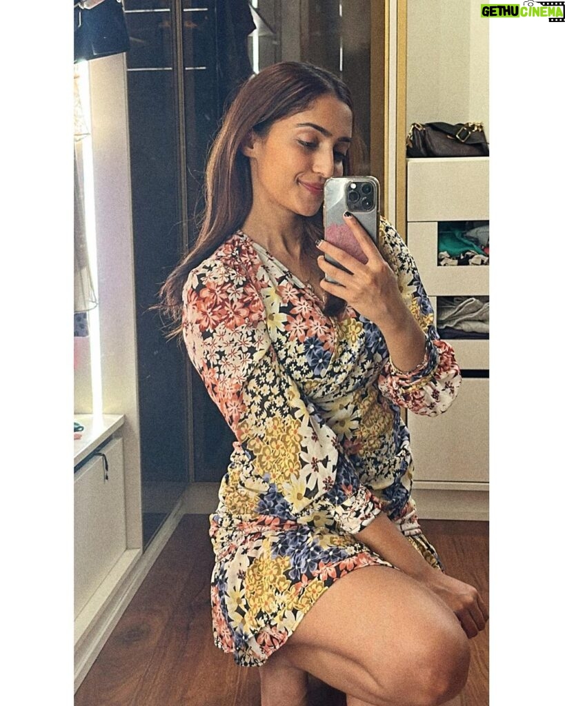 Reba Monica John Instagram - My never ending love for casual mirror selfies✨🌸🌼 Cause they turn out better than photo shoot pictures most times 😅