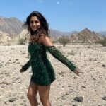 Reba Monica John Instagram - Hola Re Hola BTS - our duet song from Samajavaragamana 💥 For all those who don’t know, we shot for this song during the peak summer heat and those who’ve been to the Middle East can imagine how uncomfortable it is to experience let alone shoot in that heat gahhh! We almost died, but we really tried to do our best and bring the best to you 🥰 Big thanks to my staffff for being around and helping me cope! Akhil, koti Anna.. local staff from Muscat, grateful 🫰🏼 P.s the last shot will say it all 🤣 #behindthescenes #samajavaragamana #holarehola #notaneasytask #almostdied #takesavillage #songshoot #actorslife #grateful #blessed #muscatdiaries
