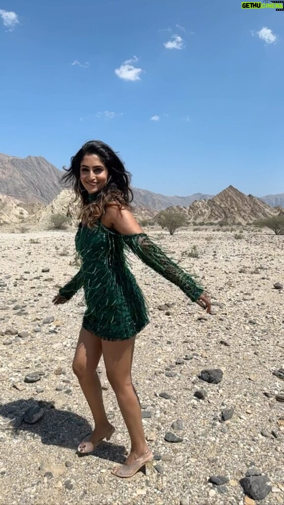Reba Monica John Instagram - Hola Re Hola BTS - our duet song from Samajavaragamana 💥 For all those who don’t know, we shot for this song during the peak summer heat and those who’ve been to the Middle East can imagine how uncomfortable it is to experience let alone shoot in that heat gahhh! We almost died, but we really tried to do our best and bring the best to you 🥰 Big thanks to my staffff for being around and helping me cope! Akhil, koti Anna.. local staff from Muscat, grateful 🫰🏼 P.s the last shot will say it all 🤣 #behindthescenes #samajavaragamana #holarehola #notaneasytask #almostdied #takesavillage #songshoot #actorslife #grateful #blessed #muscatdiaries