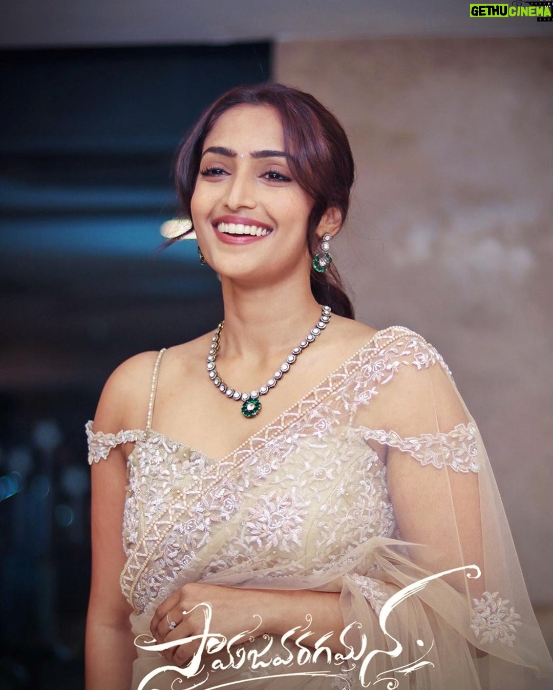 Reba Monica John Instagram - One Special night ⭐️ Samajavaragamana success meet ! Thank you to each of you that made this happen 🤗 Stunning saree from @t.and.msignature by @tiyaneilkarikkassery 💕 Jewellery @petalsbyswathi Styling @manogna_gollapudi MU @bobbykasara Hair @prakash_kasara #samajavaragamana #gratefulheart #welldeservedwin #dreamteam #teamwork #wemadeit #gratitude🙏
